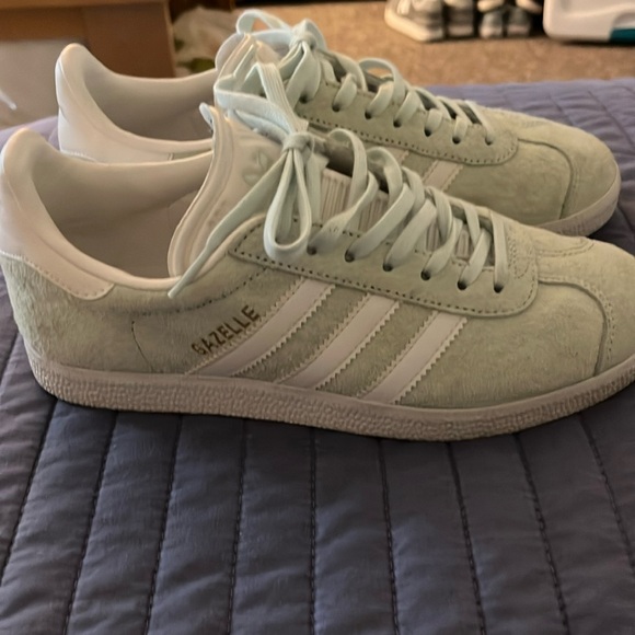 adidas Shoes - Adidas gazelle.